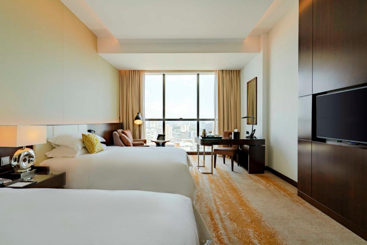 Johari Rotana photo 4