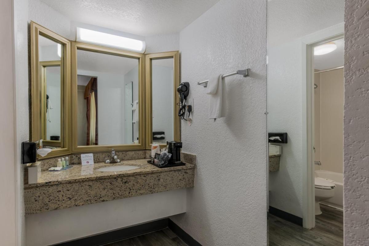 Photo - Quality Inn & Suites Charlotte Airport