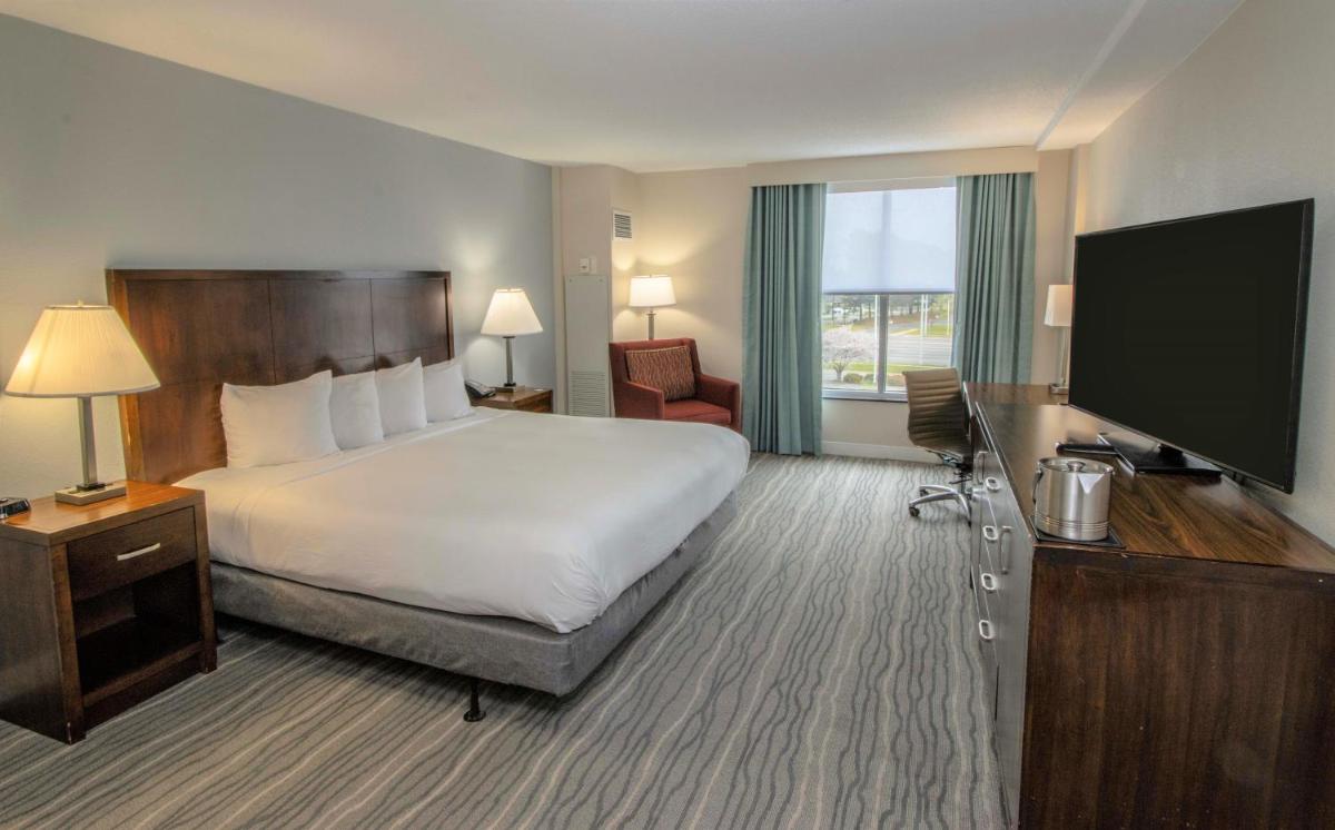 Photo - DoubleTree by Hilton Norfolk Airport