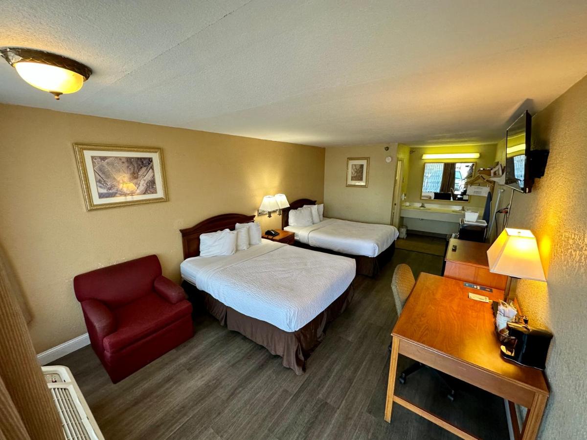 Photo - Days Inn & Suites by Wyndham Pigeon Forge