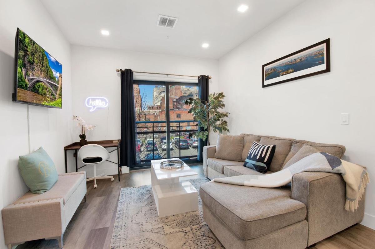 Nest Away 2 Queen near EWR-Penn- Free Parking, Newark | Best Deals ...