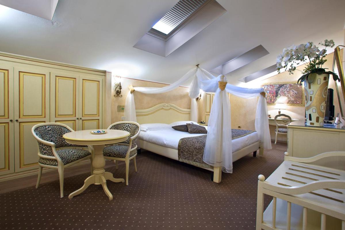 Photo - Vip's Motel Luxury Accommodation & Spa