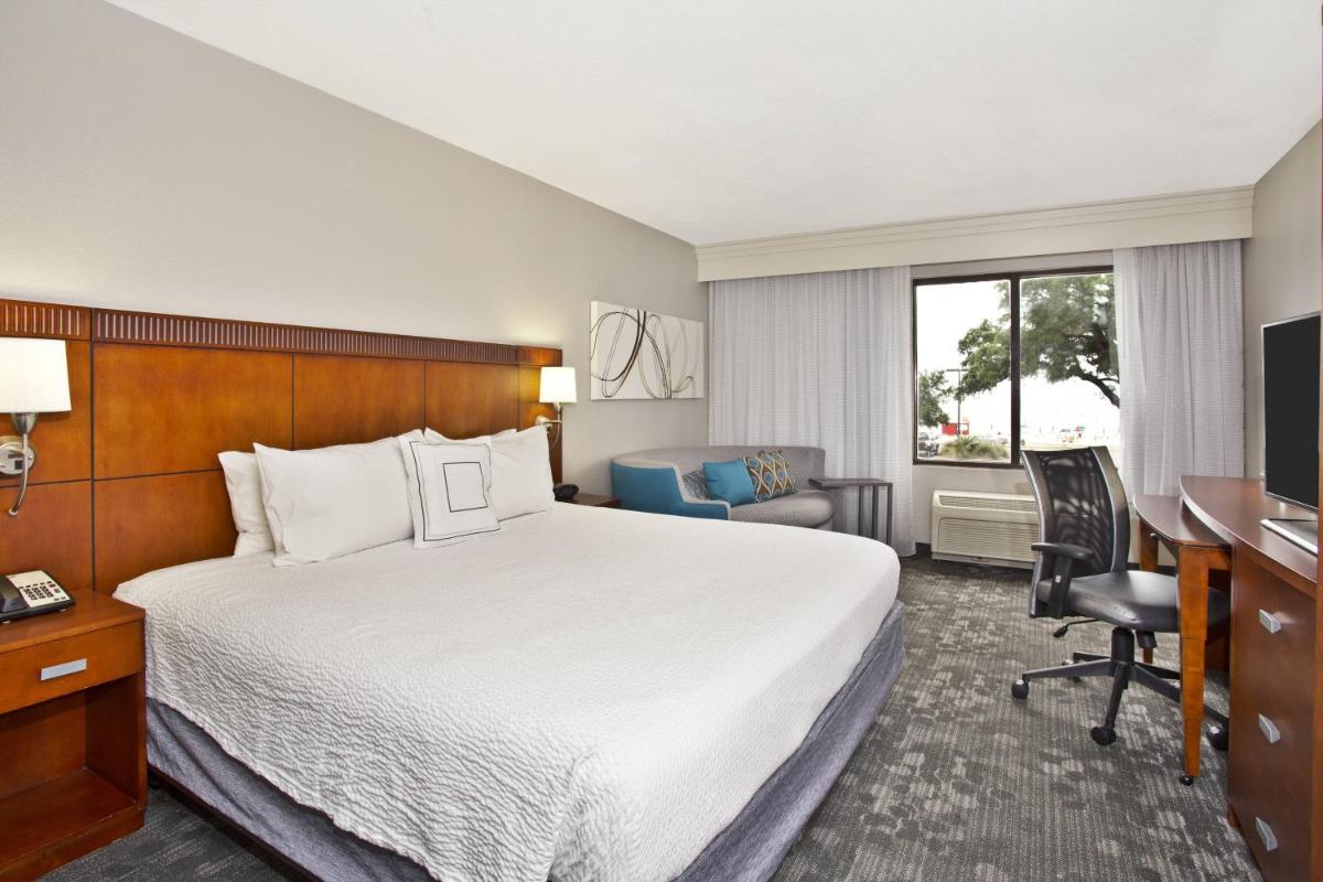 Photo - Courtyard by Marriott Gulfport Beachfront