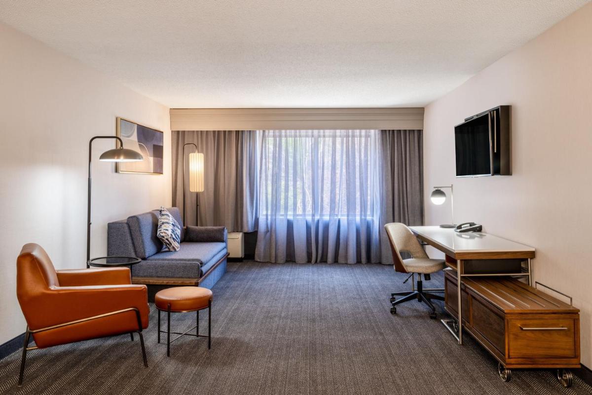 Photo - Courtyard by Marriott Colorado Springs South