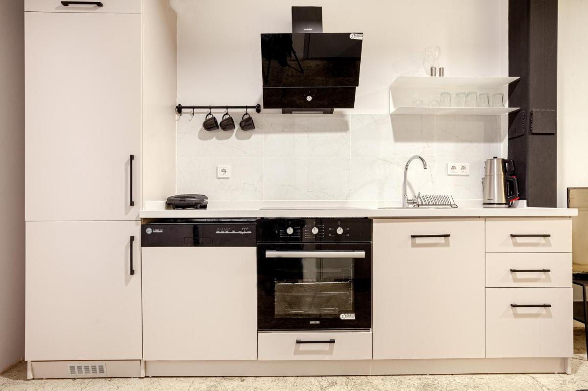 Photo - Amalia by Oval