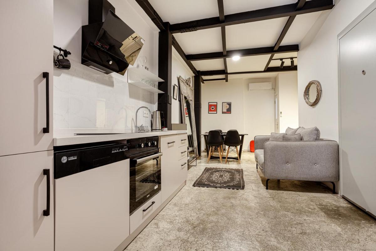 Photo - Amalia by Oval