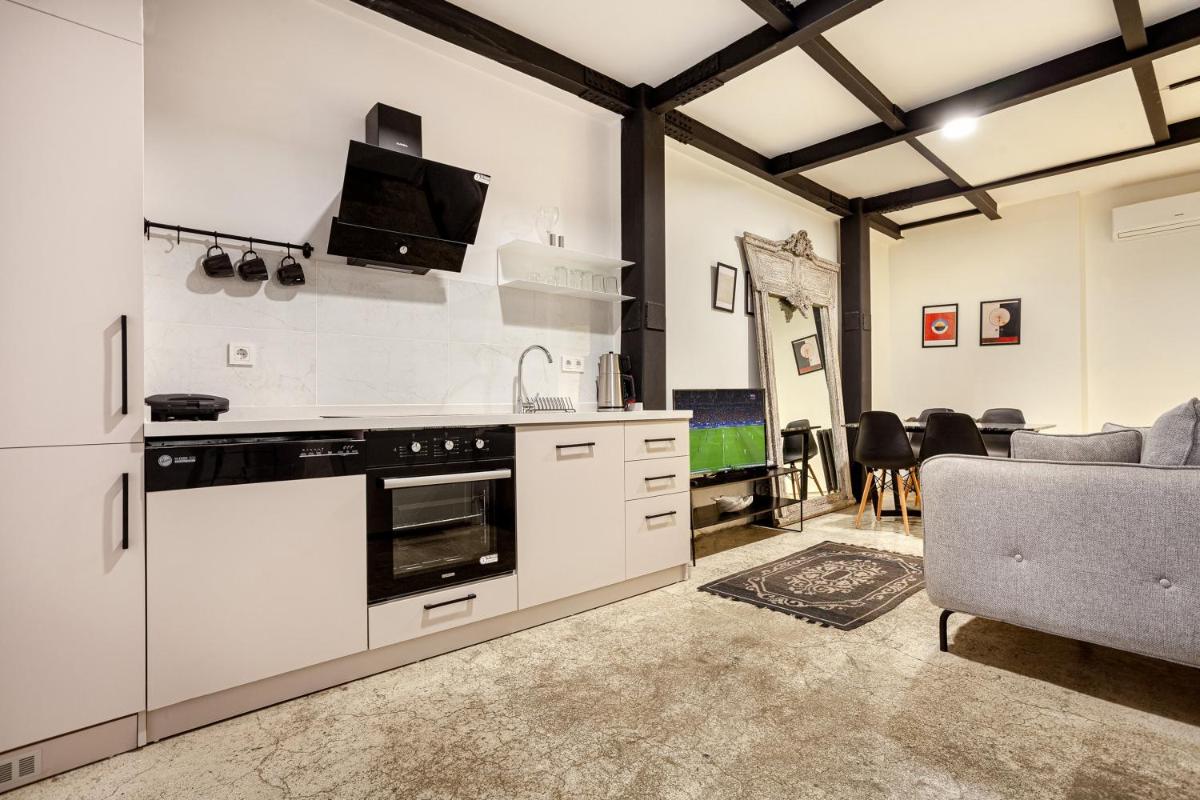 Photo - Amalia by Oval