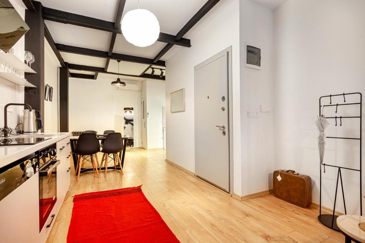 Photo - Amalia by Oval