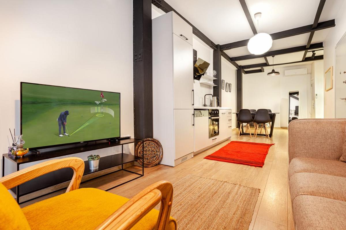 Photo - Amalia by Oval