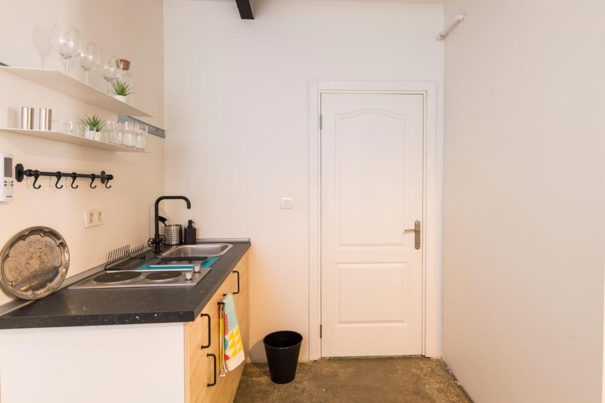 Photo - Amalia by Oval