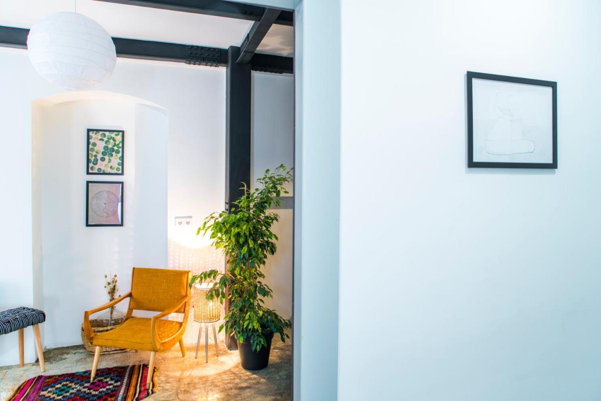 Photo - Amalia by Oval