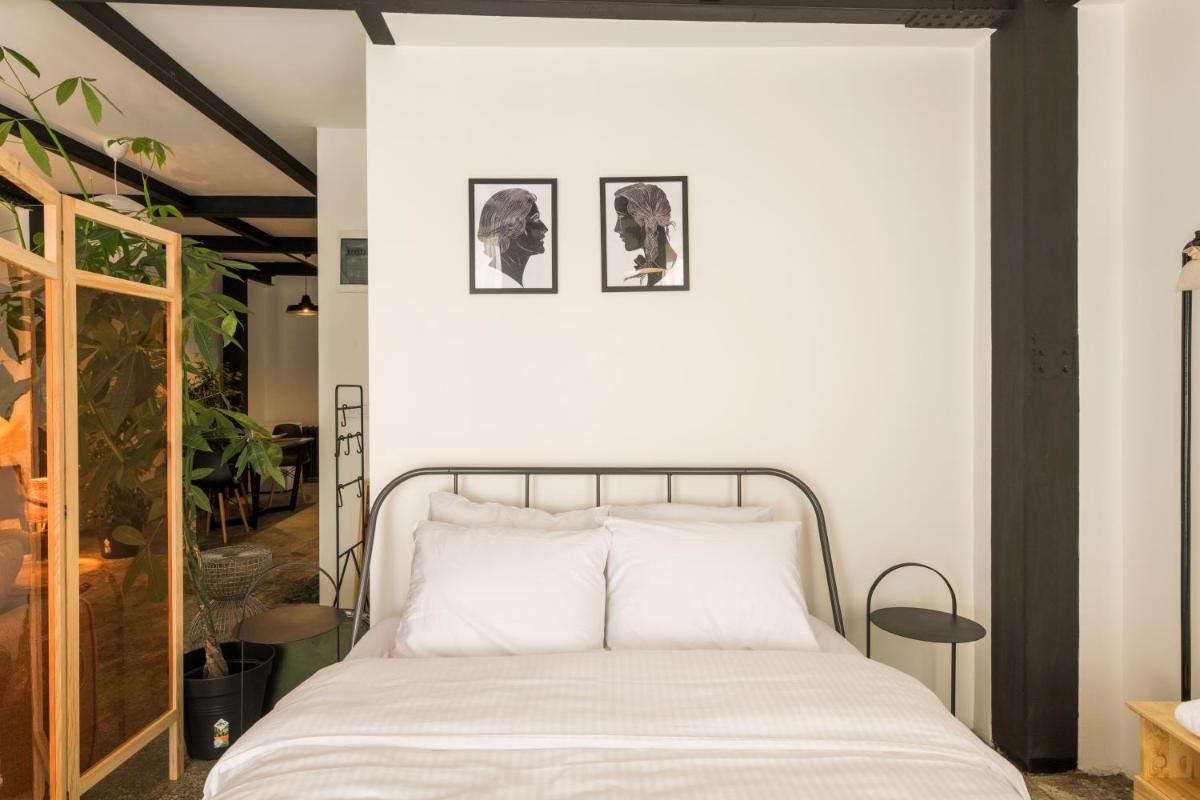 Photo - Amalia by Oval