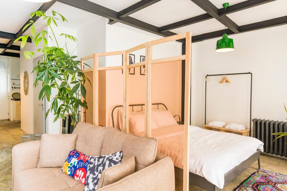 Photo - Amalia by Oval