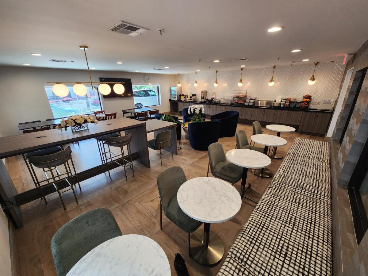 La Quinta Inns & Suites Dining