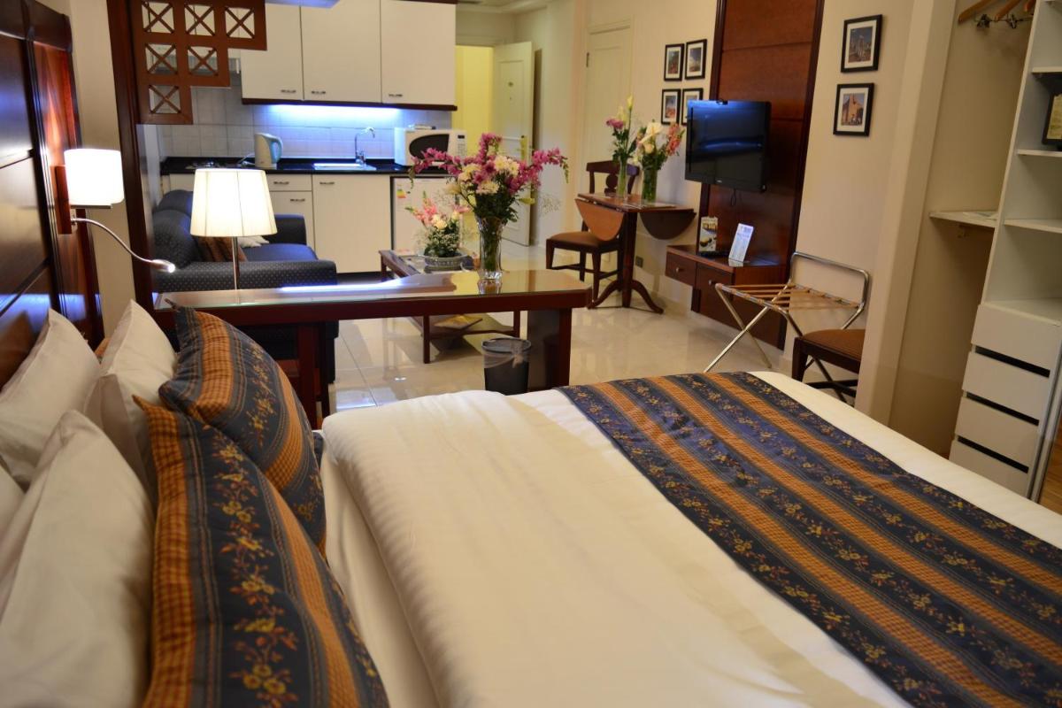 Photo - Comfort Hotel Suites