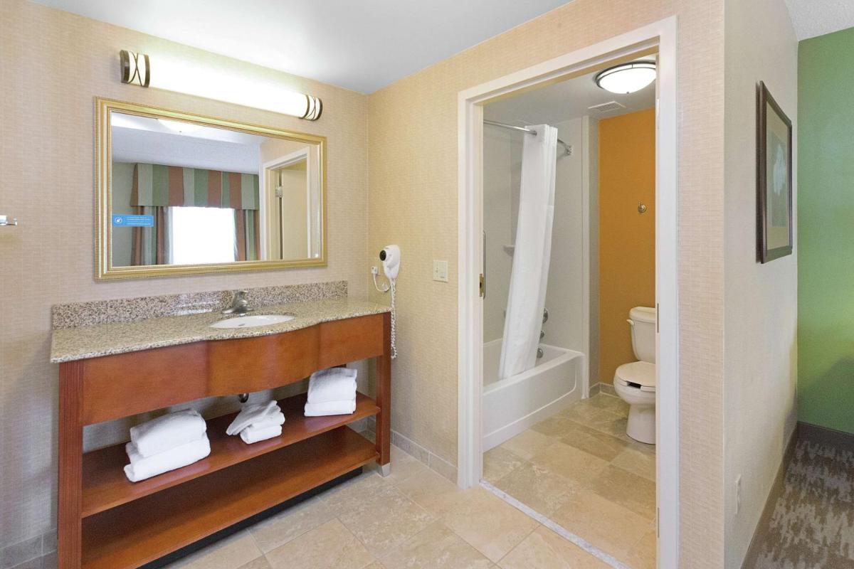 Photo - Hampton Inn & Suites Blairsville