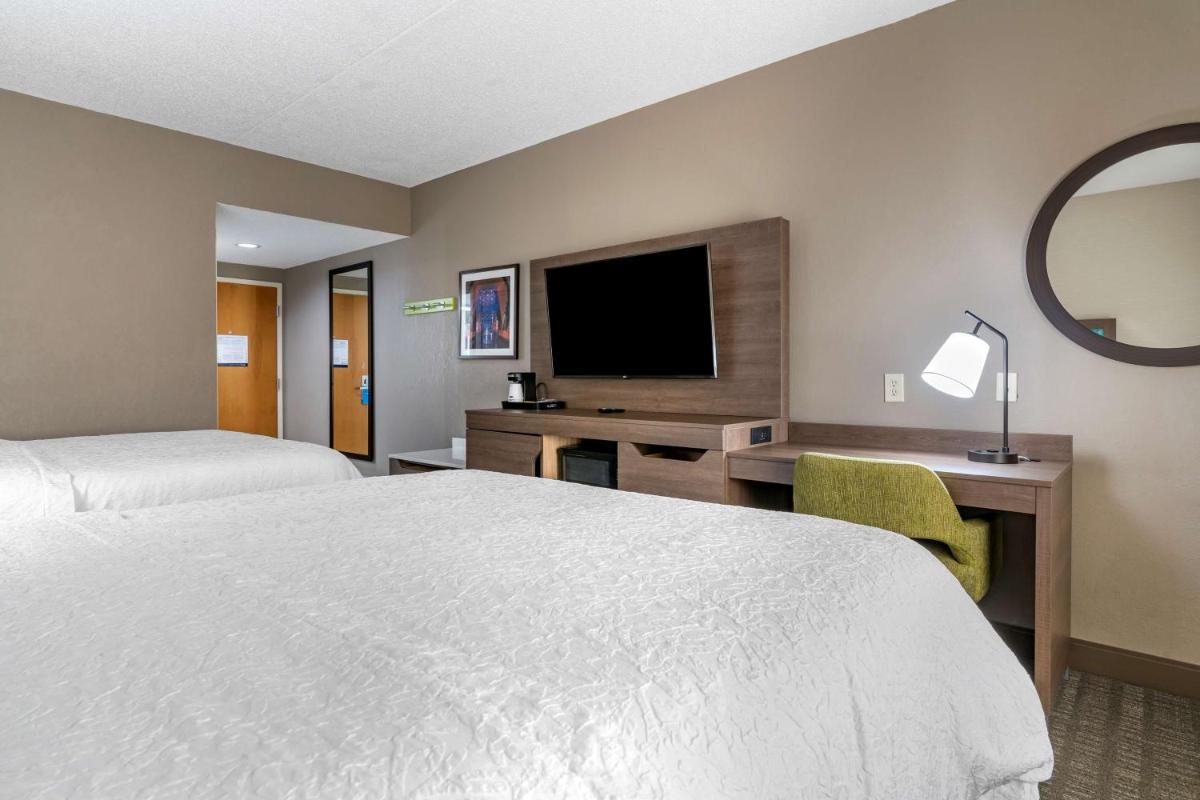 Photo - Hampton Inn & Suites Louisville East