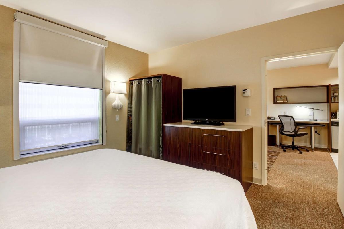 Photo - Home2 Suites by Hilton West Edmonton