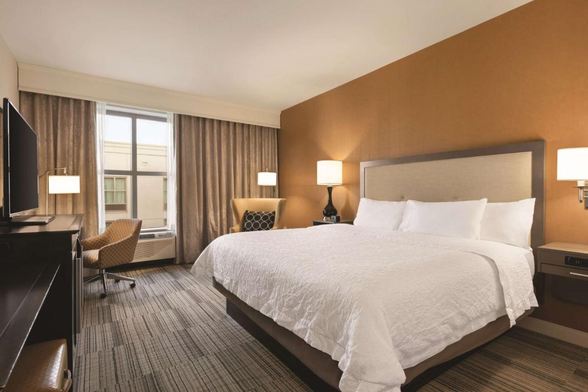 Photo - Hampton Inn & Suites - Roanoke-Downtown, VA