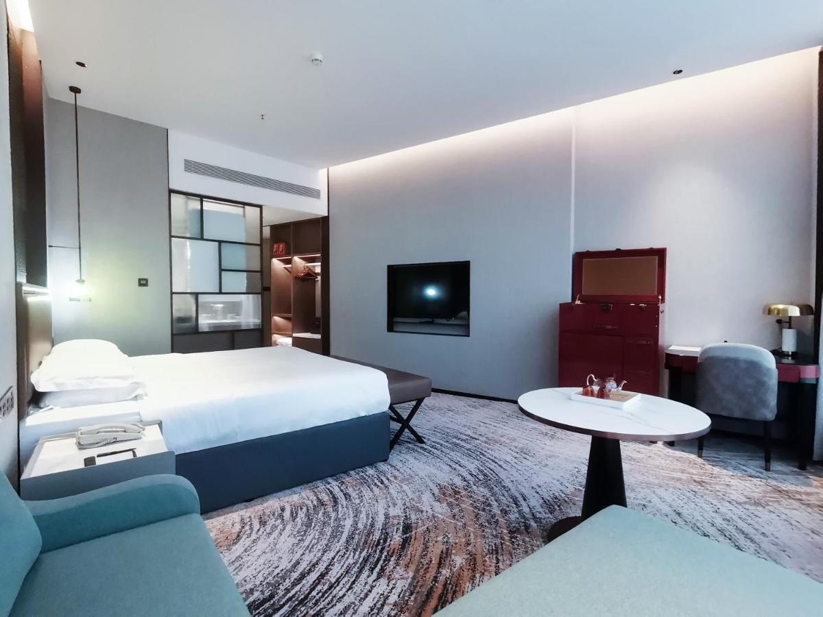 Photo - Shenzhen Shanghai Hotel -Complimentary Mini Bar and Late Check Out