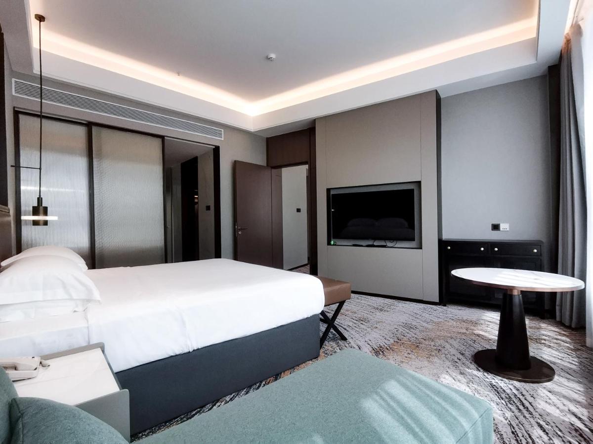 Photo - Shenzhen Shanghai Hotel -Complimentary Mini Bar and Late Check Out