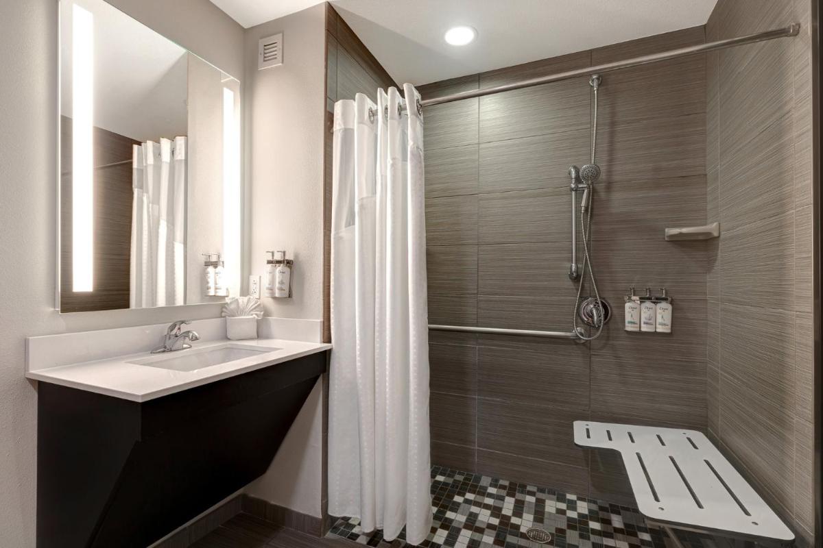 Photo - Holiday Inn Express & Suites - Kansas City KU Medical Center, an IHG Hotel