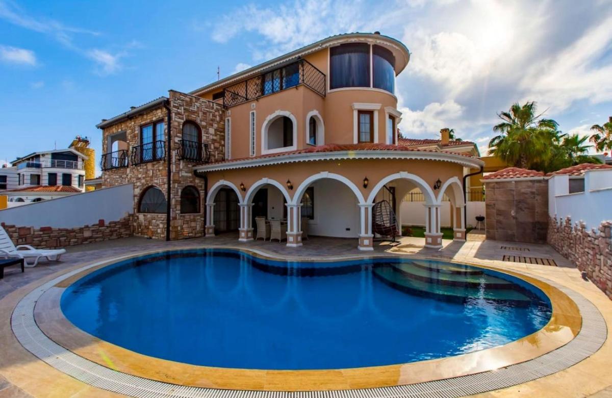 Photo - Luxurious Villa with Private Pool in Antalya