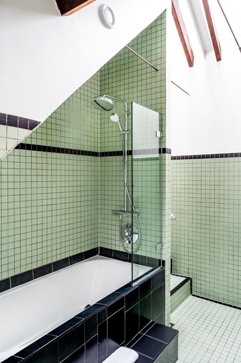 Photo - York & Albany