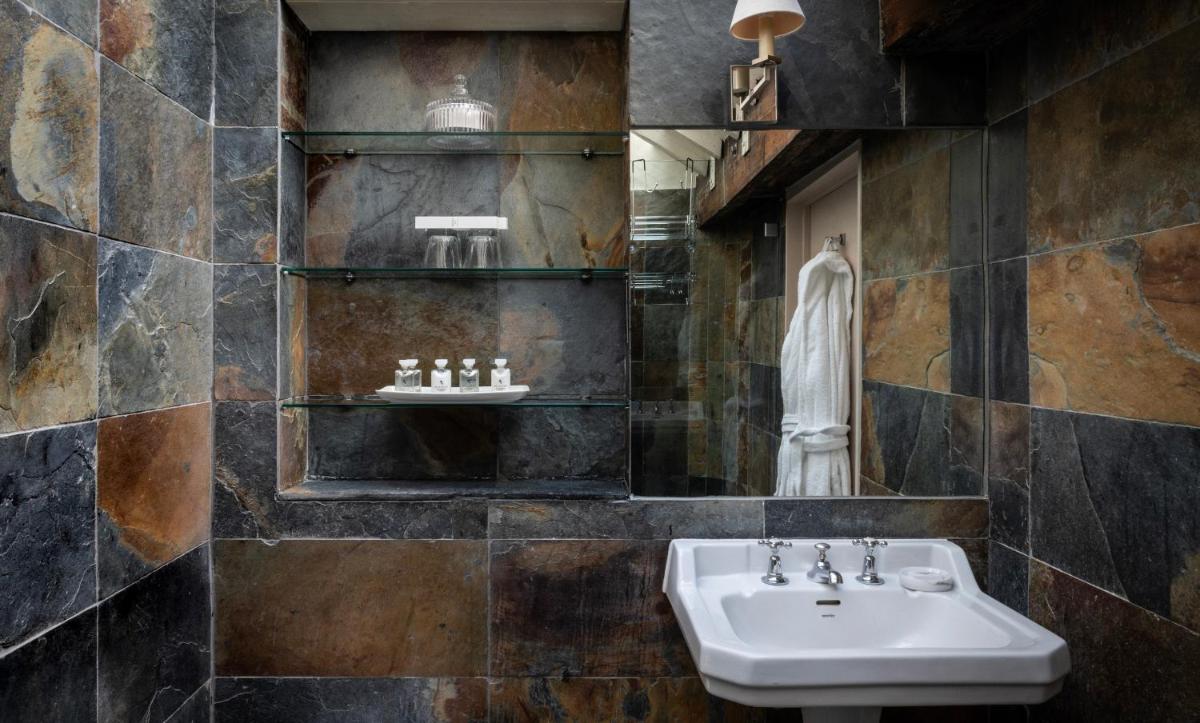 Photo - York & Albany