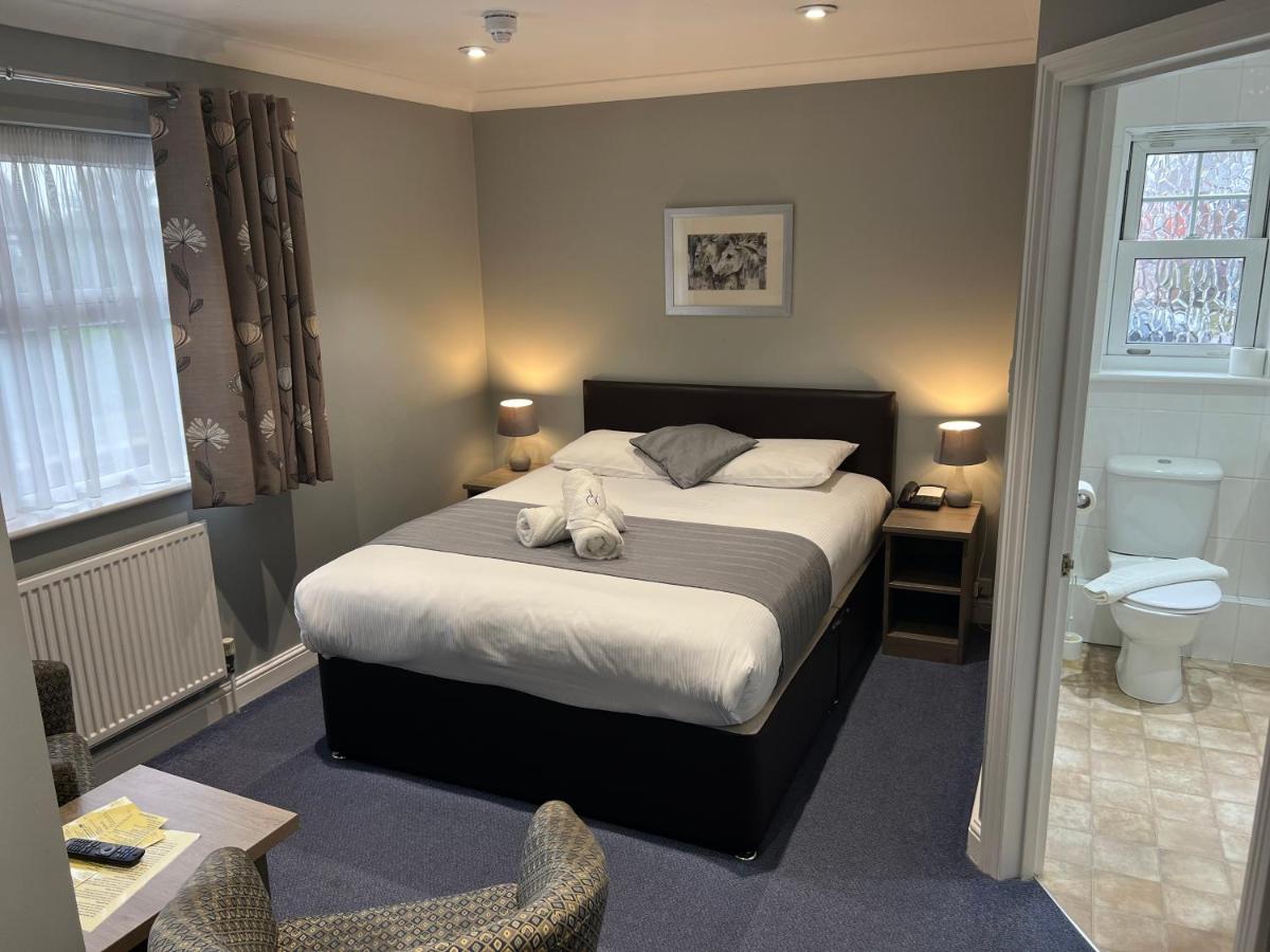 Photo - Corner House Hotel Gatwick with Holiday Parking