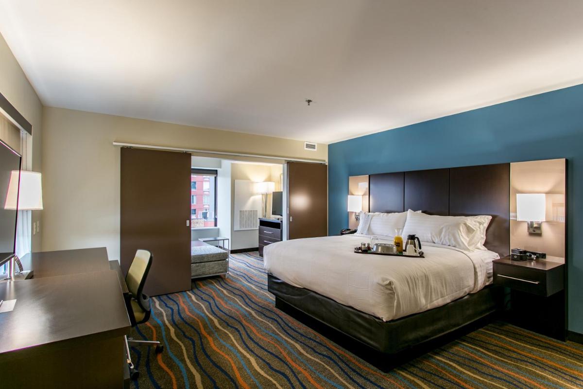 Photo - Holiday Inn Hotel & Suites Chattanooga, an IHG Hotel