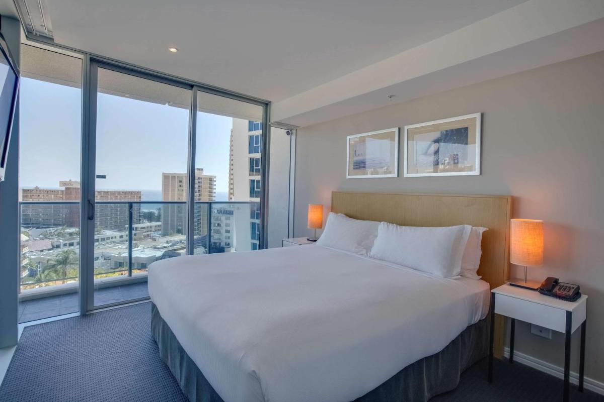 Photo - Hilton Surfers Paradise Hotel & Residences