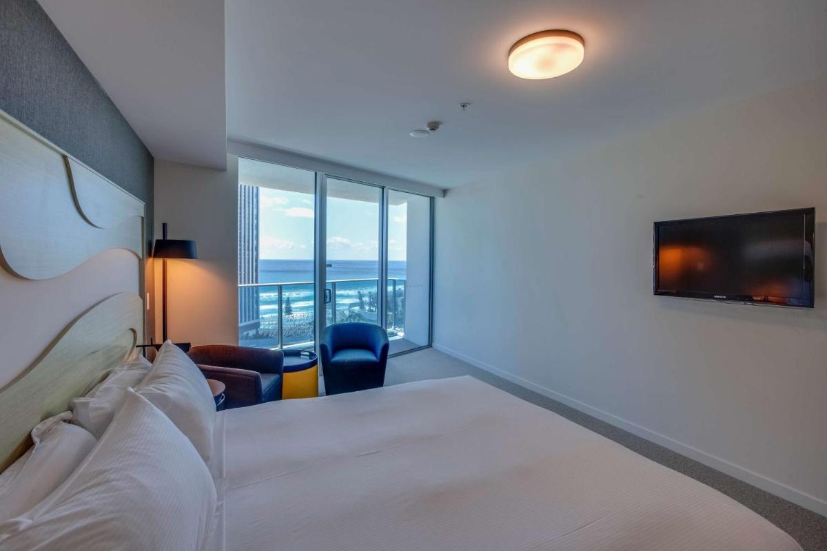 Photo - Hilton Surfers Paradise Hotel & Residences