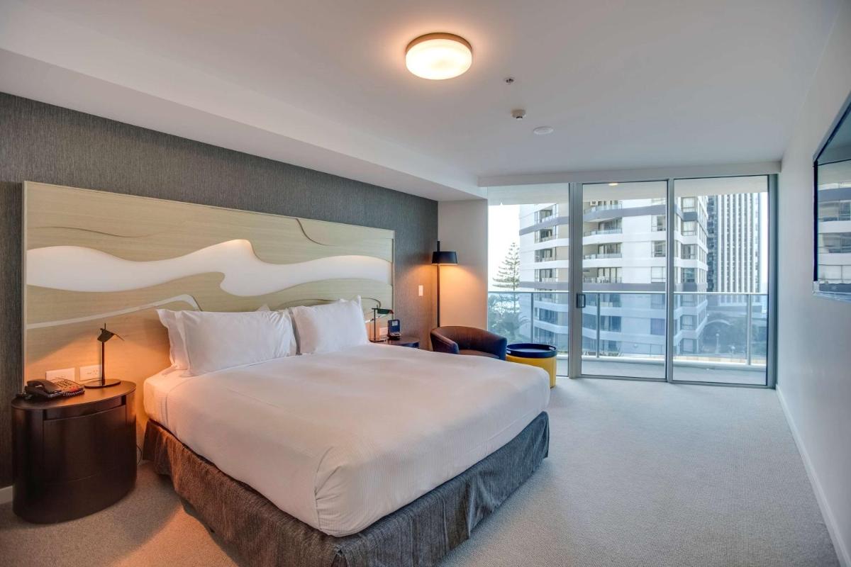 Photo - Hilton Surfers Paradise Hotel & Residences