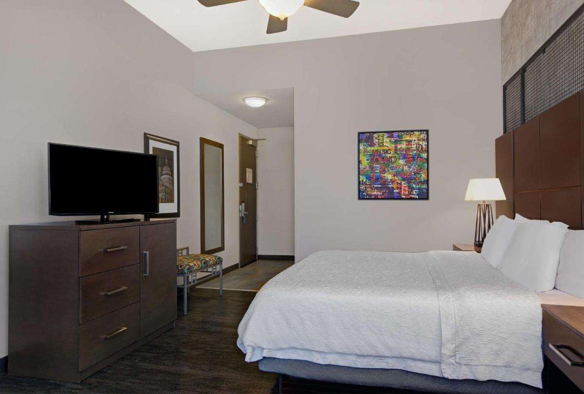 Photo - Hampton Inn and Suites Austin University Capitol