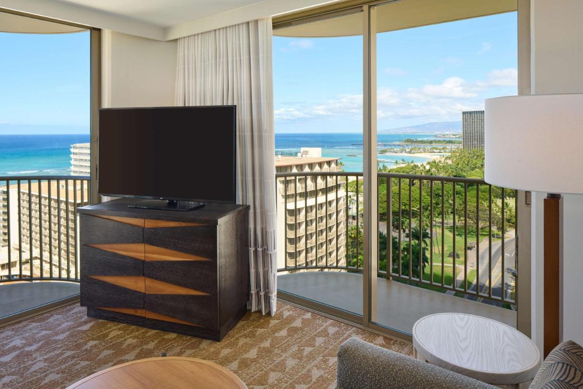 Photo - Embassy Suites by Hilton Waikiki Beach Walk