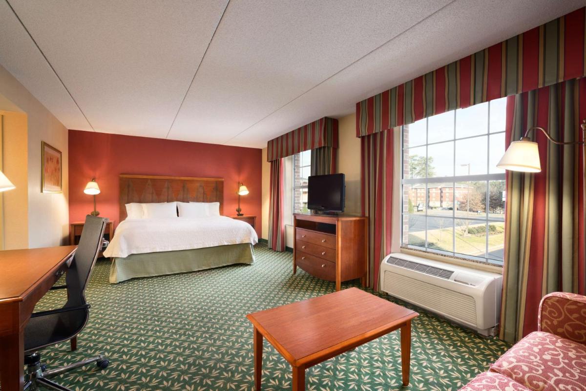 Photo - Hampton Inn & Suites Williamsburg-Central