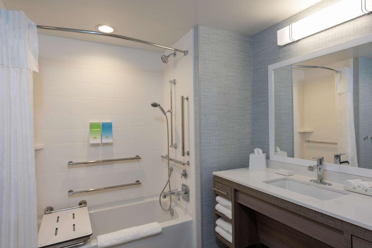 Photo - Home2 Suites By Hilton Indianapolis Airport