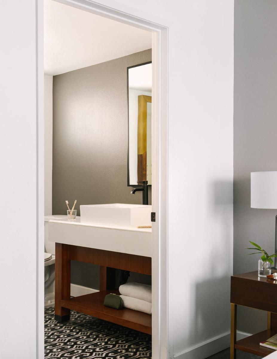 Photo - The V powered by Sonder