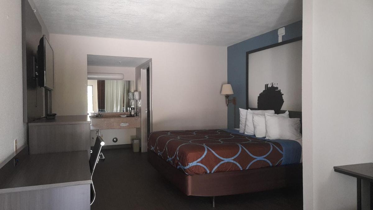 Photo - Super 8 by Wyndham Dania/Fort Lauderdale Arpt