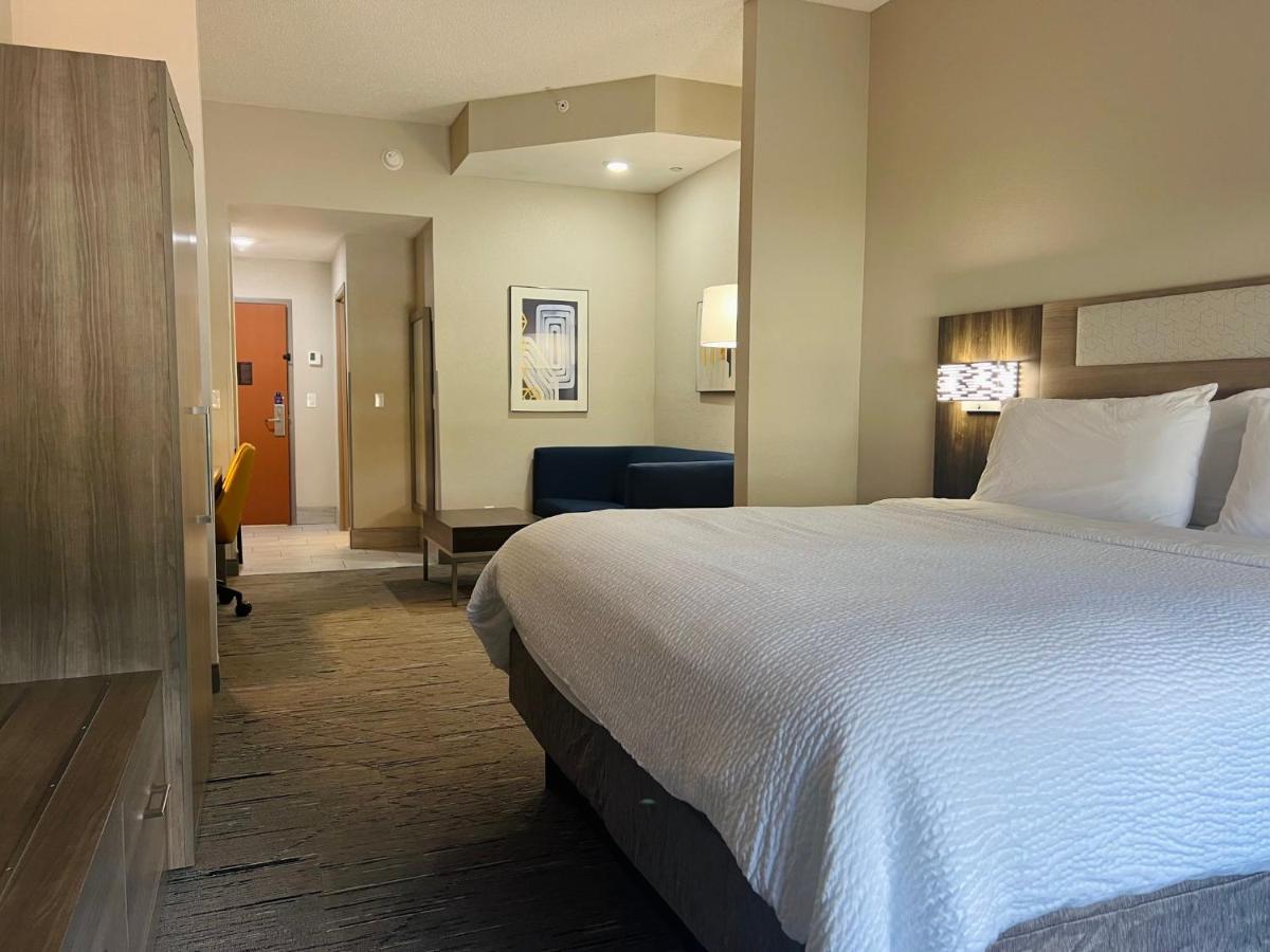 Photo - Holiday Inn Express & Suites Sebring, an IHG Hotel