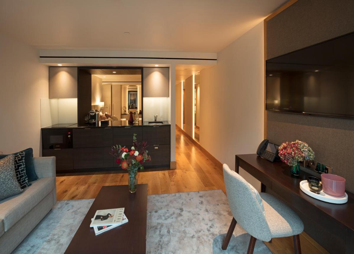 Tower Suites by Blue Orchid photo 5