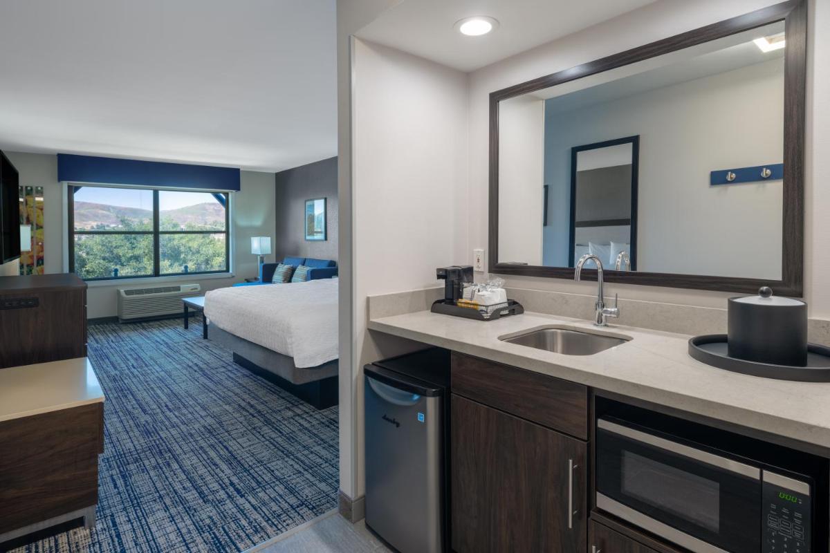 Photo - Hampton Inn & Suites Agoura Hills