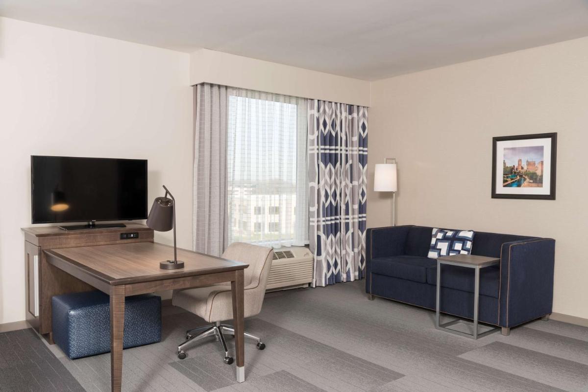 Photo - Hampton Inn & Suites Indianapolis-Keystone, IN