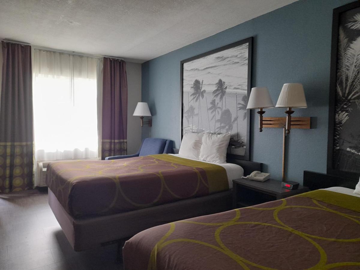 Photo - Super 8 by Wyndham Dania/Fort Lauderdale Arpt