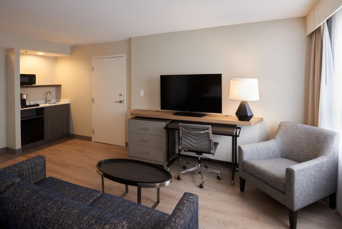 Photo - Holiday Inn & Suites Ottawa Kanata, an IHG Hotel