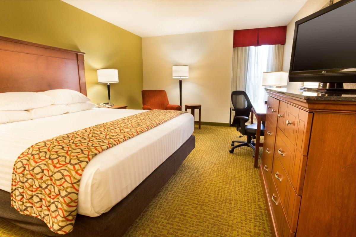 Photo - Drury Inn & Suites Charlotte University Place