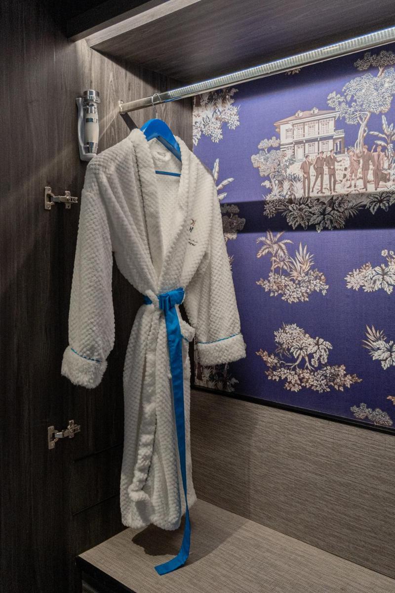 Madi Paidi Bangkok, Autograph Collection photo 7