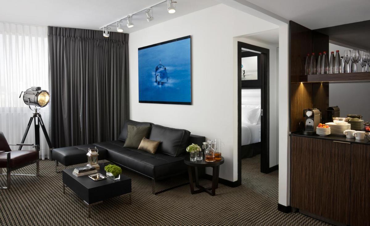 Photo - Alexander Hotel