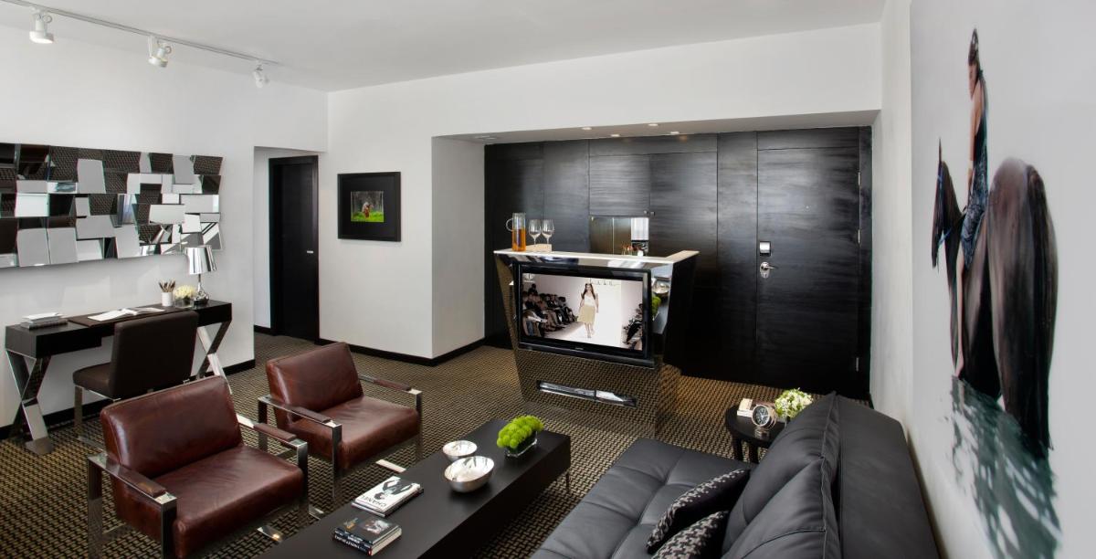 Photo - Alexander Hotel